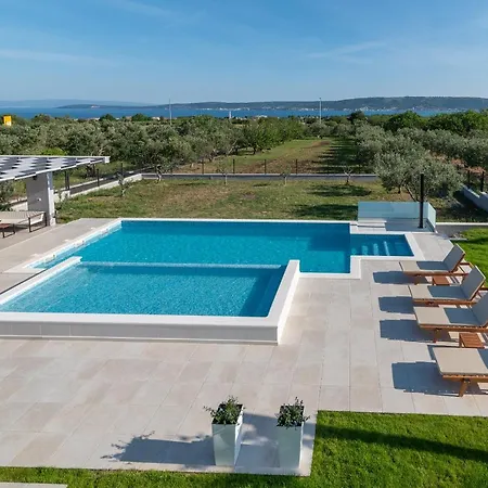 Vitis Villa Kaštel Novi
