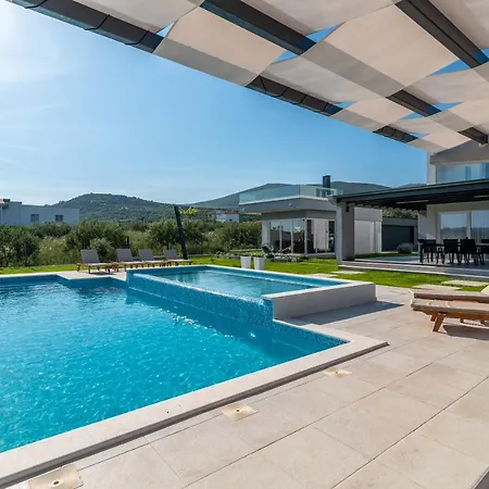 Vitis Villa *