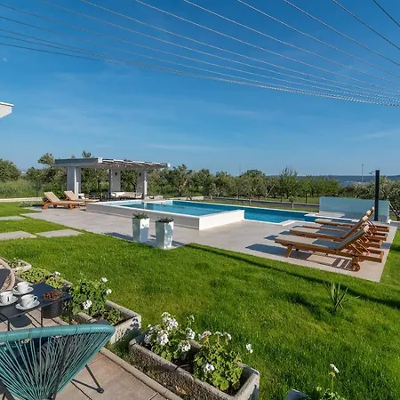 Vitis Villa *