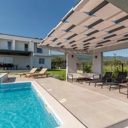 Vitis Villa *