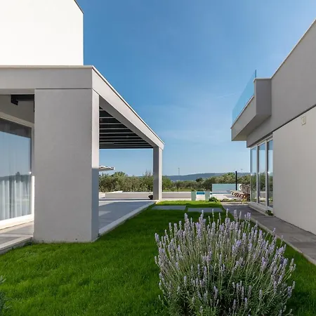 Vitis Villa Kaštel Novi