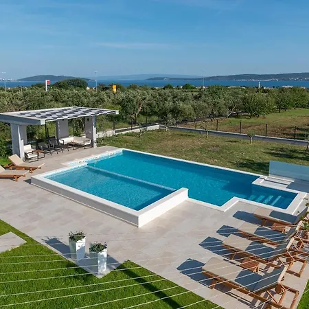 Villa Vitis Kastel Novi
