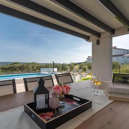 Vila Vitis Kastel Novi